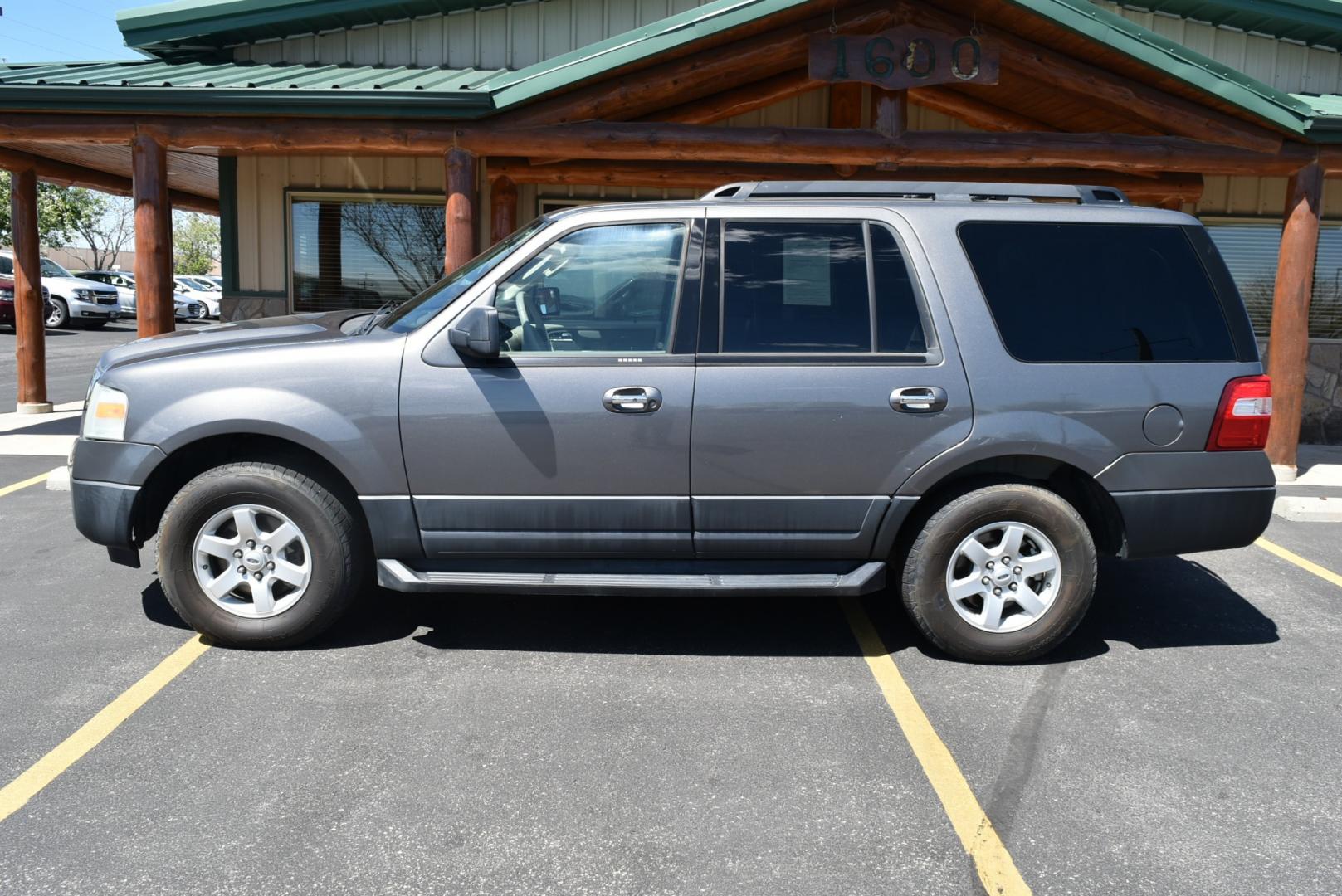 2014 Gray /Beige Ford Expedition XL (1FMJU1G55EE) with an 5.4L V8 engine, 6-Speed Automatic w/ OD transmission, located at 1600 E Hwy 44, Rapid City, SD, 57703, (605) 716-7878, 44.070232, -103.171410 - Photo#3